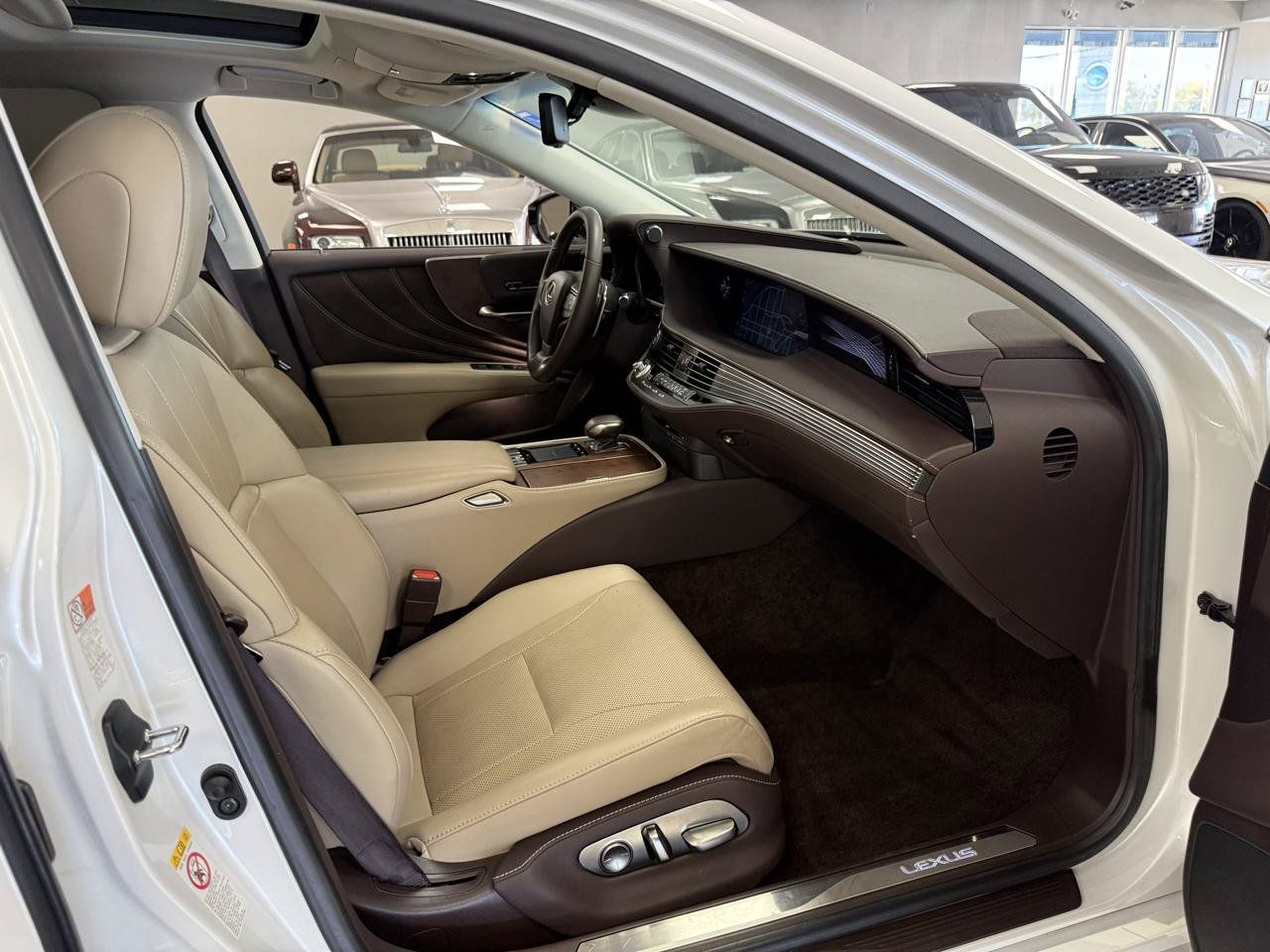 Used 2018 Lexus LS 500 w/ Accessory Package (Z2) RWD image 26