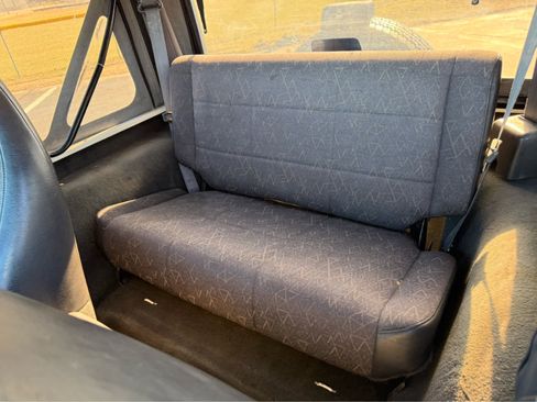 Used 2001 Jeep Wrangler SE image 11