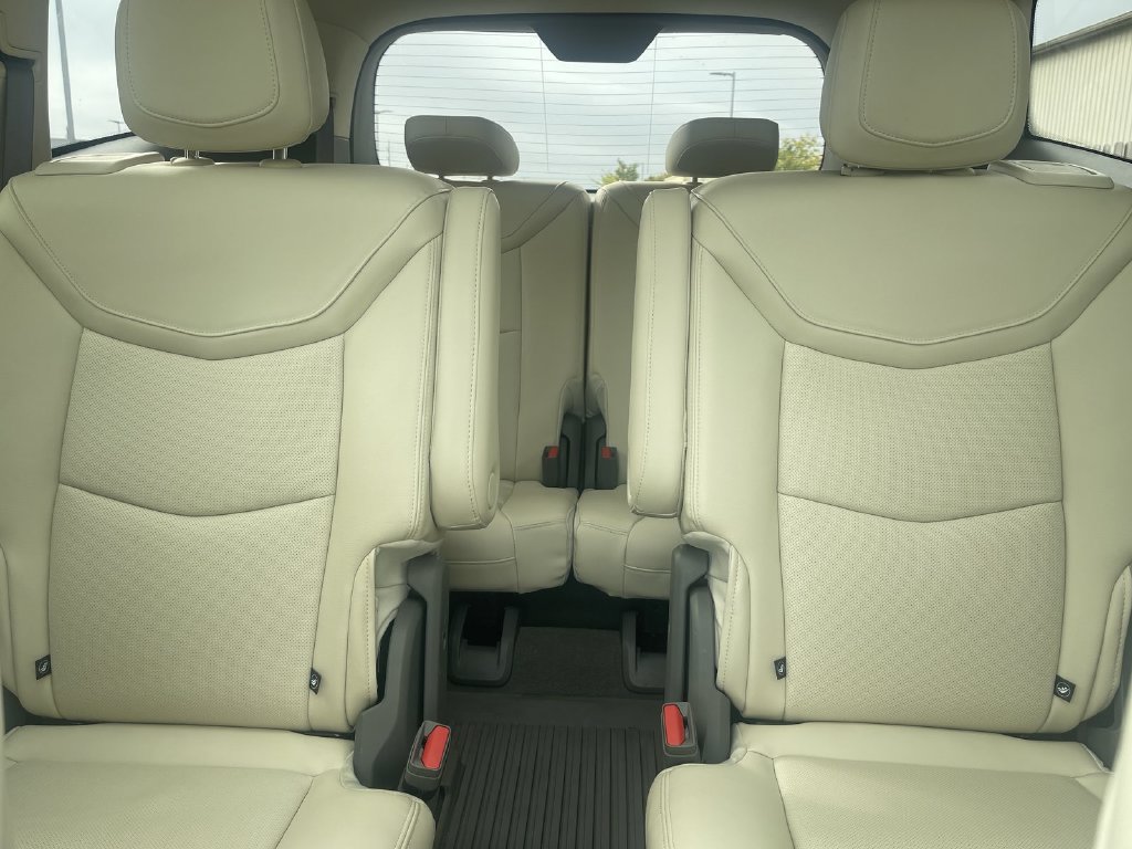 Used 2025 Cadillac XT6 Premium Luxury w/ LPO, Floor Liner Package AWD/4WD image 27