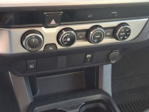 Used 2017 Toyota Tacoma SR5 image 13