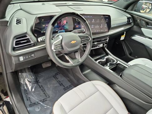 Used 2025 Chevrolet Traverse High Country w/ LPO, Floor Liner Package AWD/4WD image 12