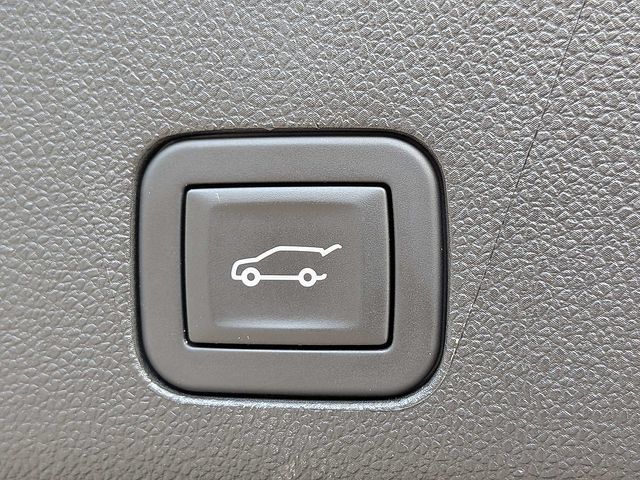 Certified 2025 Cadillac Escalade Premium Luxury AWD/4WD image 12