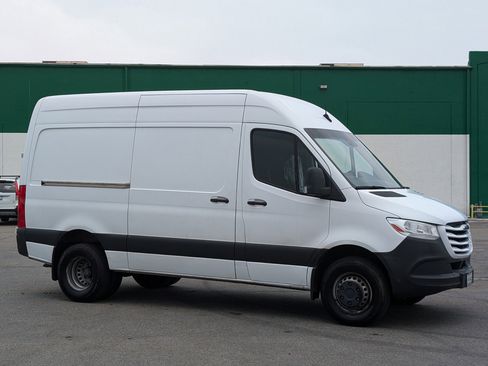 Used 2019 Freightliner Sprinter 2500 image 1