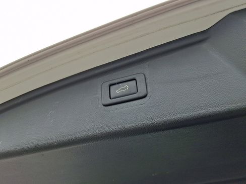 Used 2017 Subaru Outback 2.5i Limited image 29