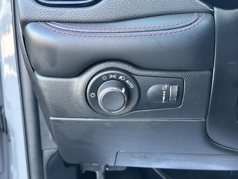 Used 2024 Dodge Durango GT image 18