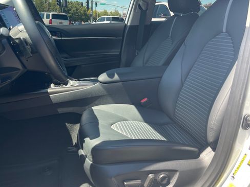 Used 2023 Toyota Camry SE FWD image 10