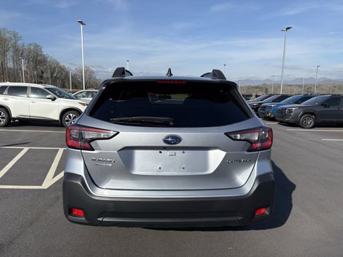 Used 2025 Subaru Outback Premium AWD/4WD image 10