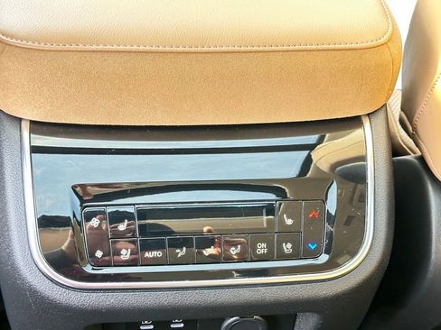 Used 2025 INFINITI QX80 Sensory AWD/4WD image 17
