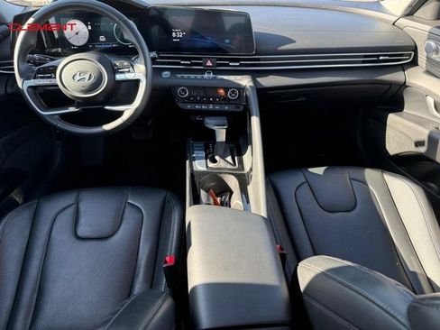 Used 2025 Hyundai Elantra Limited FWD image 12