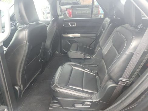 Used 2024 Ford Explorer XLT w/ Equipment Group 202A image 19