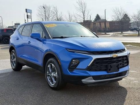 Used 2025 Chevrolet Blazer LT image 4