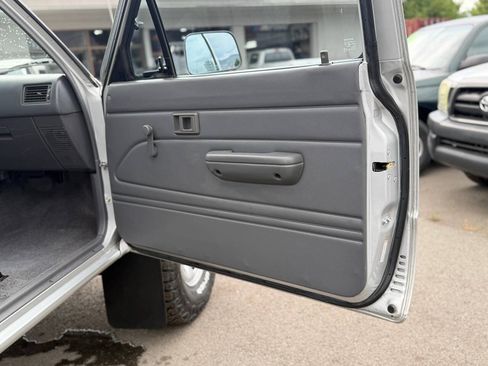 Used 1991 Toyota Pickup Deluxe AWD/4WD image 38