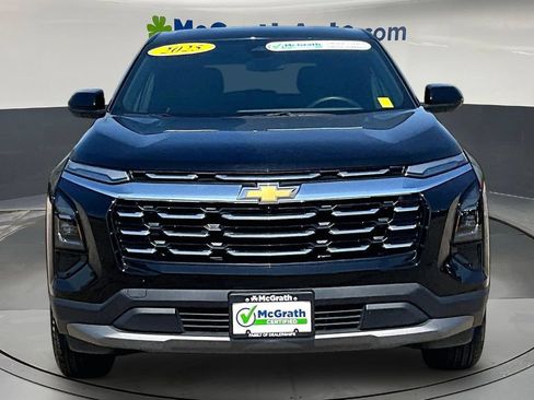 Used 2025 Chevrolet Equinox LT AWD/4WD image 2