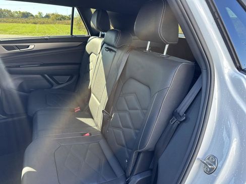 Used 2025 Volkswagen Atlas Cross Sport SE image 13