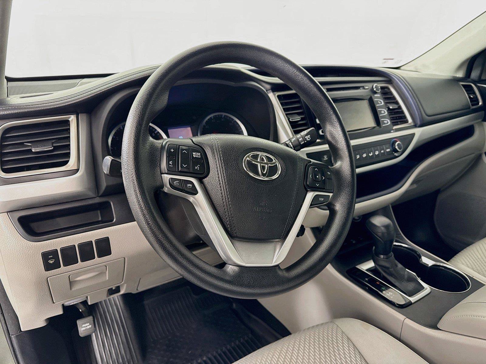 Used 2016 Toyota Highlander LE AWD/4WD image 4