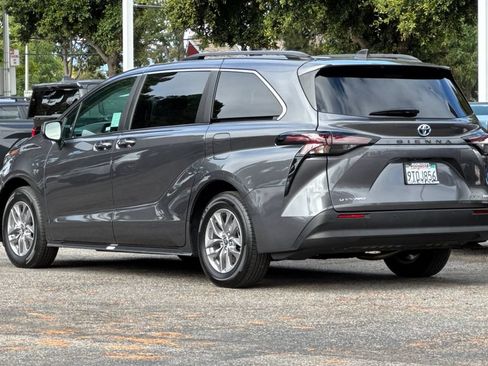 Certified 2025 Toyota Sienna XLE w/ XLE Plus Package AWD/4WD image 5
