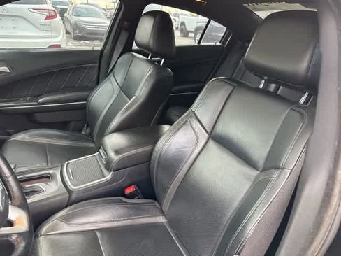 Used 2017 Dodge Charger R/T w/ Plus Group image 4