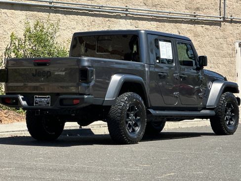 Used 2025 Jeep Gladiator Sport AWD/4WD image 3