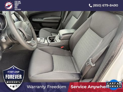 Used 2022 Chrysler 300 Touring image 12