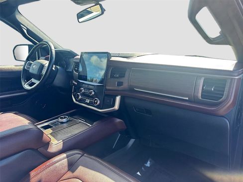 Used 2023 Ford Expedition Limited image 34