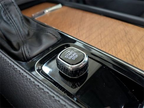 Certified 2022 Volvo XC90 T6 Momentum w/ Climate Package image 22