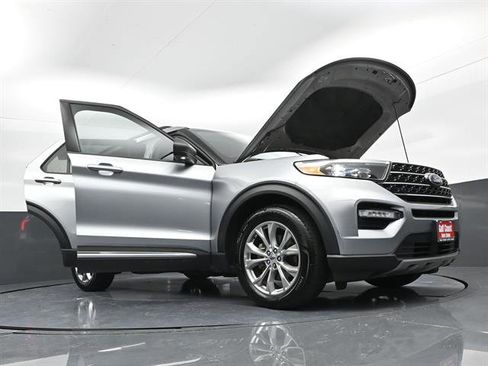 Used 2023 Ford Explorer XLT w/ Equipment Group 202A RWD image 48
