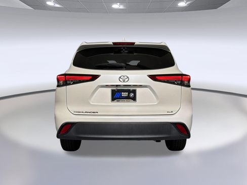 Used 2021 Toyota Highlander XLE FWD image 10
