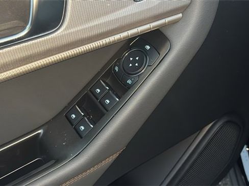 New 2025 Ford Explorer Active w/ Active Comfort Package image 10
