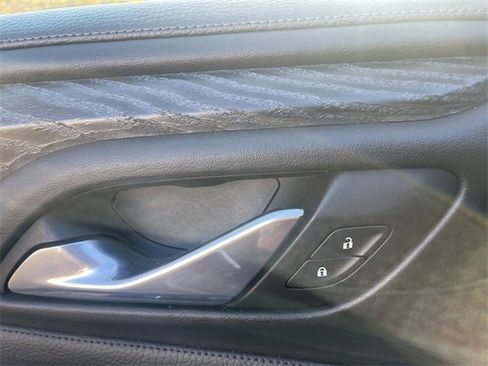 Used 2022 GMC Yukon XL Denali w/ Denali Ultimate Package image 8