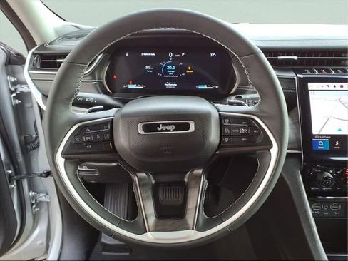 Used 2023 Jeep Grand Cherokee Limited AWD/4WD image 16