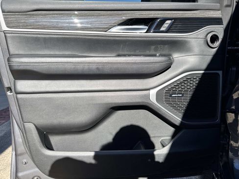 Used 2022 Jeep Wagoneer Series III w/ Convenience Group I image 18