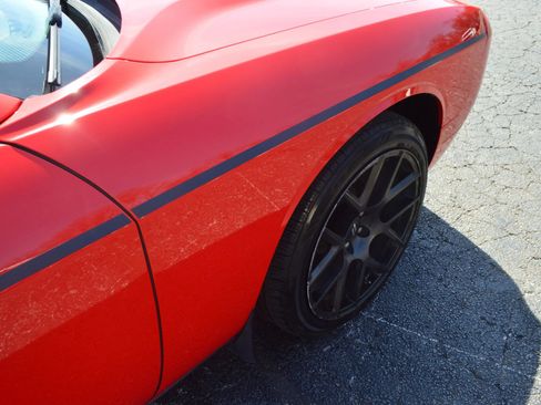 Used 2015 Dodge Challenger SXT w/ Driver Convenience Group image 11