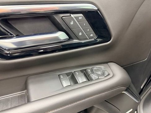 Certified 2025 Chevrolet Suburban High Country image 25