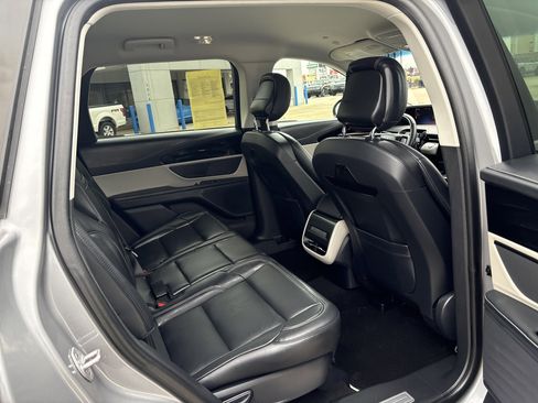 Used 2024 Lincoln Nautilus Premier image 9