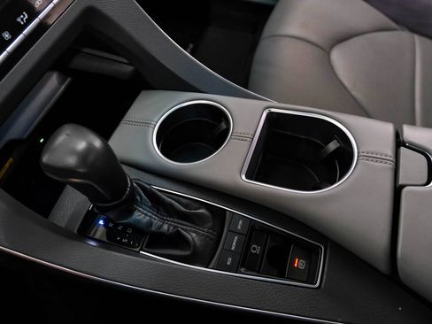 Used 2019 Toyota Avalon XSE image 25