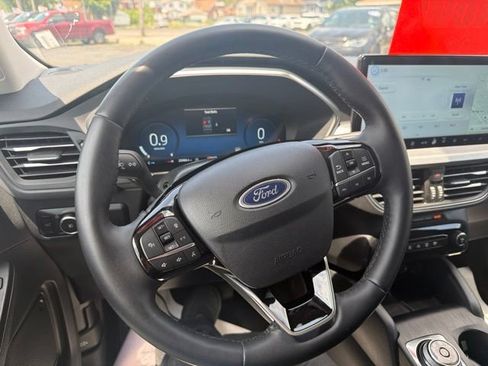 Used 2025 Ford Escape Platinum AWD/4WD image 22