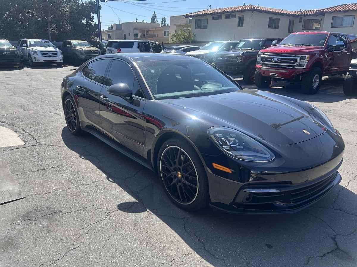 Used 2018 Porsche Panamera image 2