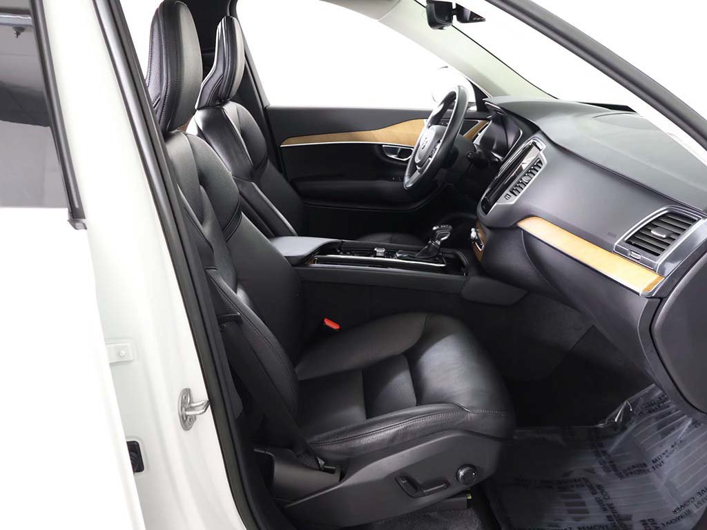 Used 2022 Volvo XC90 T6 Momentum w/ Climate Package AWD/4WD image 38