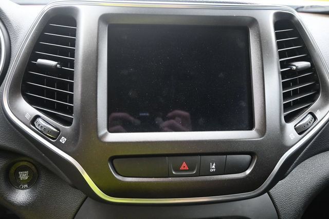 Used 2022 Jeep Cherokee Trailhawk AWD/4WD image 24