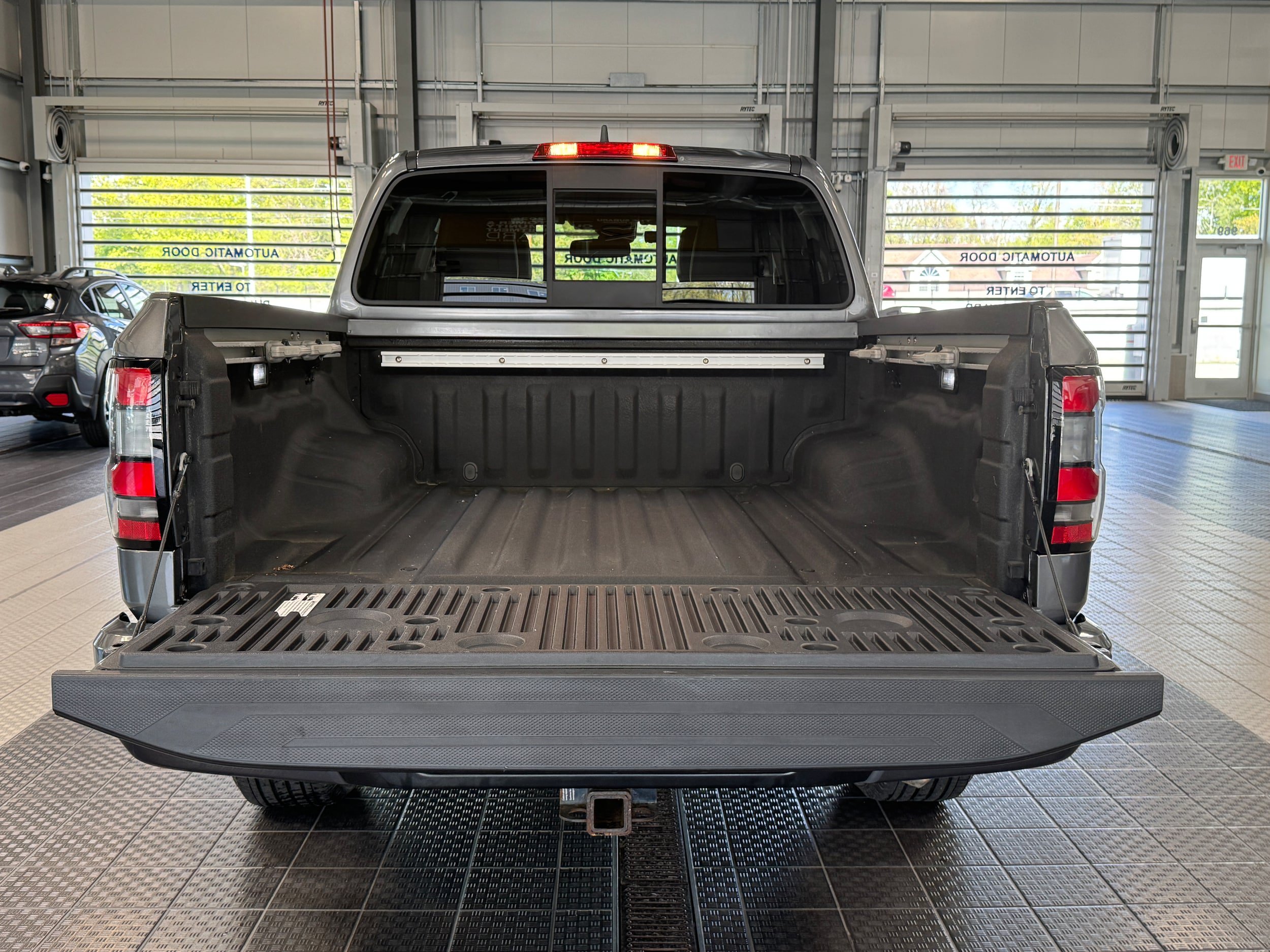 Used 2022 Nissan Frontier SV w/ SV Premium Package AWD/4WD image 4