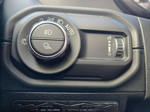 New 2026 Jeep Gladiator Sahara image 17