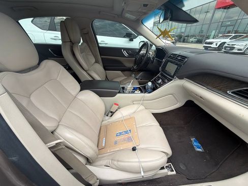 Used 2019 Lincoln Continental Reserve AWD/4WD image 10