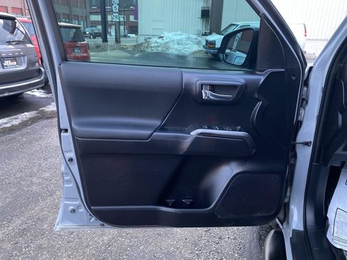 Used 2020 Toyota Tacoma SR5 image 12