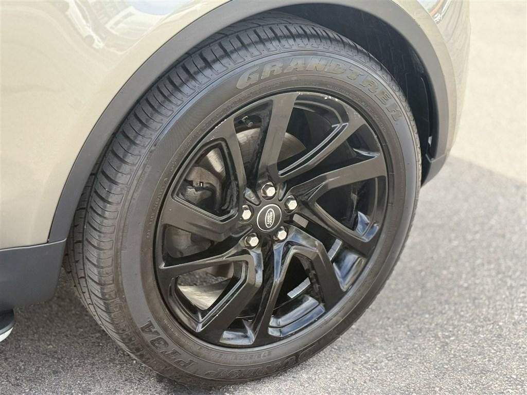 Used 2018 Land Rover Discovery HSE AWD/4WD image 10