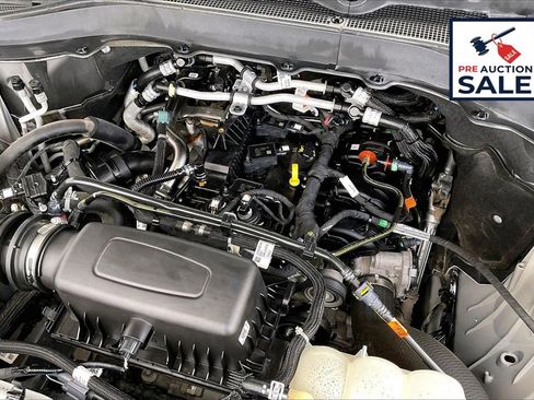 Used 2022 Ford Explorer XLT image 32