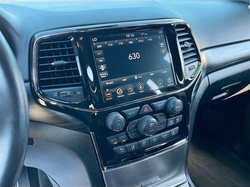 Certified 2022 Jeep Grand Cherokee Laredo X image 15