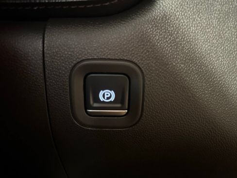 Used 2019 Chevrolet Silverado 1500 High Country w/ Technology Package AWD/4WD image 20