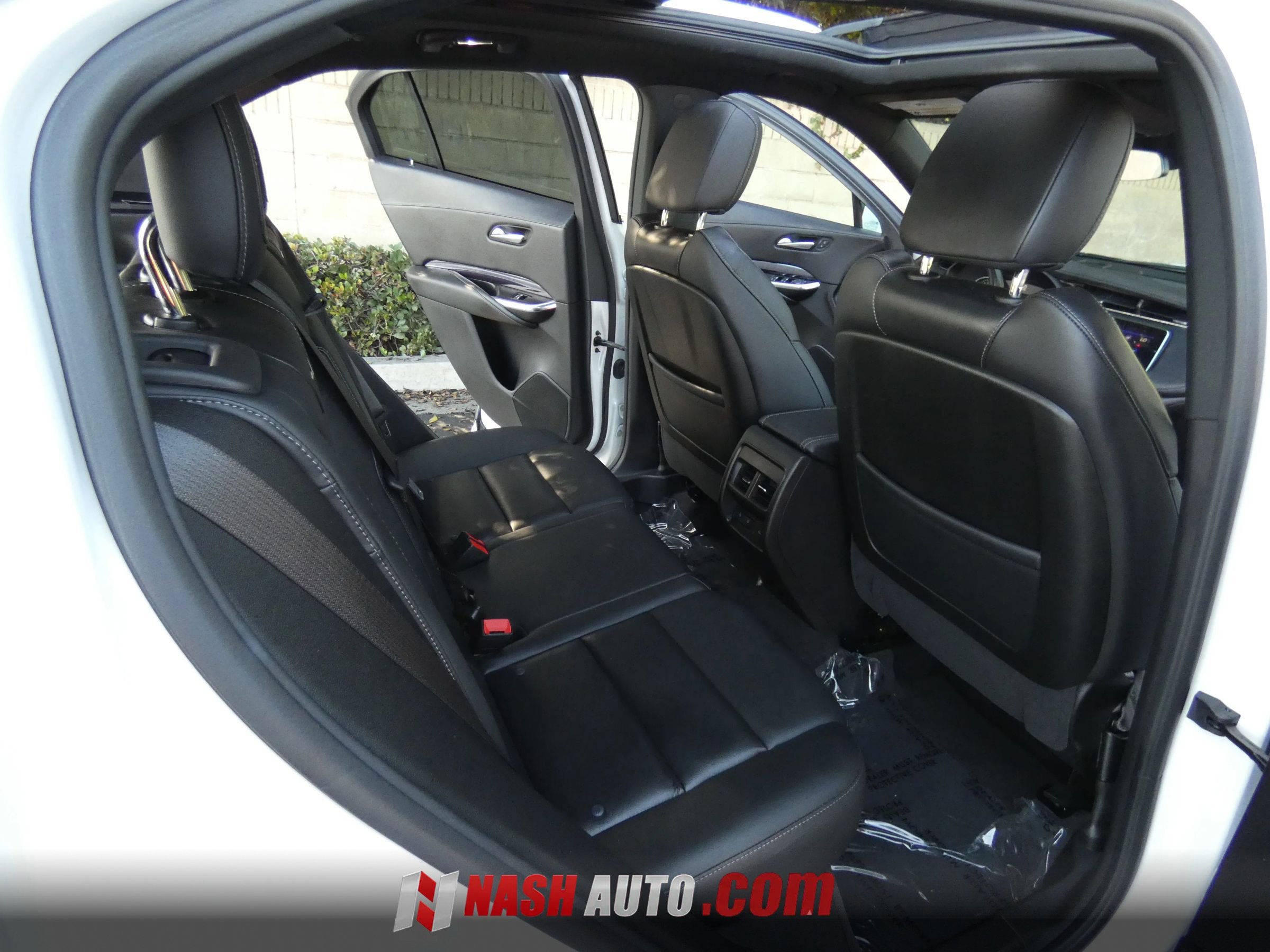 Used 2023 Cadillac XT4 Luxury w/ Cold Weather Package FWD image 24