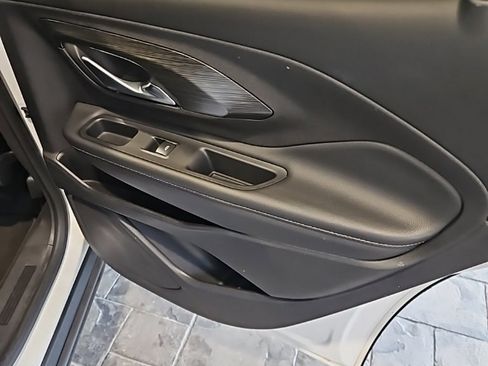 Used 2024 GMC Terrain SLT image 14