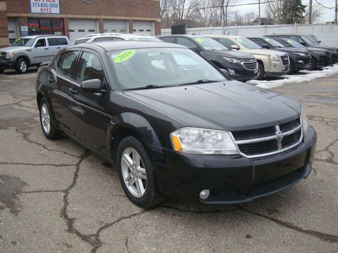 Used 2010 Dodge Avenger R/T image 7